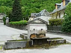 Фонтан-поилка