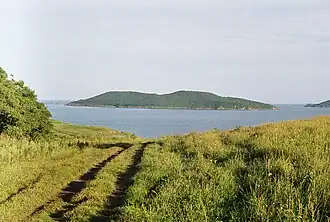 о. Антипенко, вид с материка