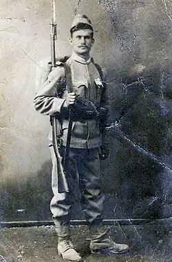 Словенский солдат Объединённой армии[англ.] Австро-Венгрии позирует с винтовкой M1888 с примкнутым штыком, 1914 год