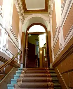 Антонияс, дом 10.Бельэтаж. лестничная клетка