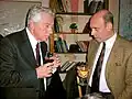 Африканист, академик Аполлон Давидсон и директор Информационного центра ООН Александр Горелик после вечера Давидсона в клубе «Дума». 28.10.2001.