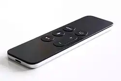  Apple TV Remote от Apple TV HD, похож на пульт первого поколения Apple TV 4K, но отсутствует белая каёмка у кнопки «Menu»