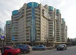 Яблоневая аллея в районе МФЦ Матушкино-Савёлки