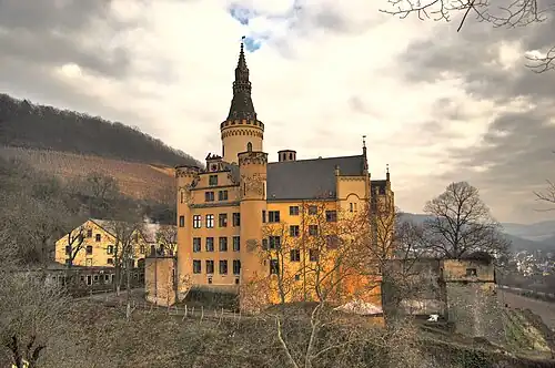 Западный фасад замка