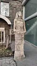 Сохранившаяся от кафе «Аргишти» скульптура армянской женщины