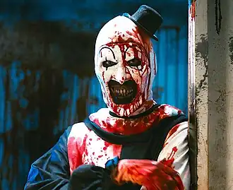 Арт в исполнении Дэвида Ховарда Торнтона в фильме «Ужасающий 2»