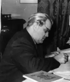 Академик И.&nbsp;И.&nbsp;Артоболевский за работой в домашней обстановке. Фото Б.&nbsp;Е.&nbsp;Вдовенко, 1956