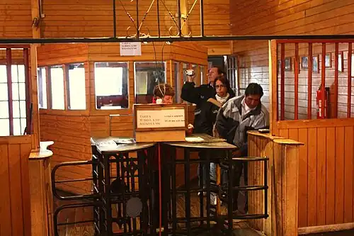 Станция, касса, старинный турникет