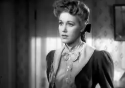 В роли Клары Карделл в фильме «В седле» (1944)