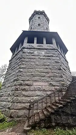 Вид башни снизу