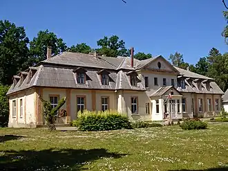 Бывшая начальная школа Аури