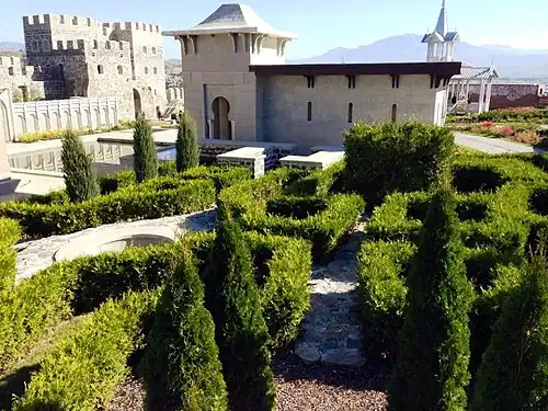 Сад внутри крепости