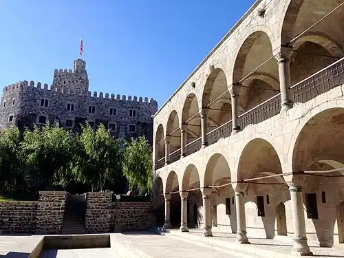 Замок и часть здания медресе