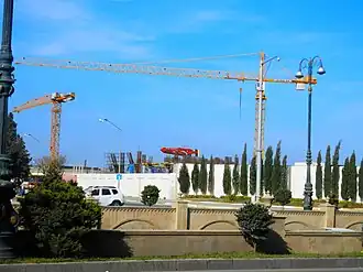 Появляются первые этажи