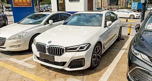 BMW 5 (2016—н.в.)