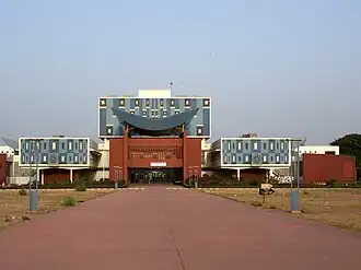 Здание университетской библиотеки.