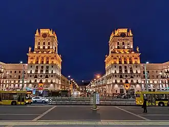 «Ворота Минска» ночью