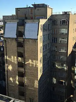 Задняя сторона здания