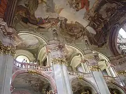 Деталь интерьера. Балконы