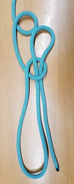 4. Сделать вторую колышку на коренном конце верёвки.