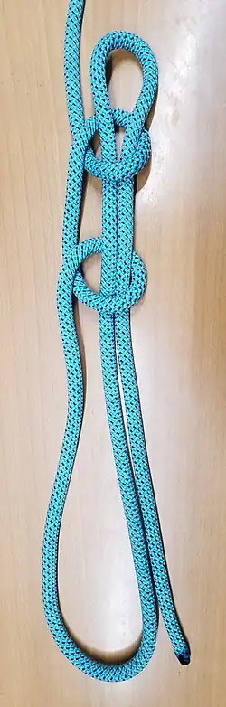 Двойной узел звонаряИспользуется в быту для подвеса бухты с верёвкой