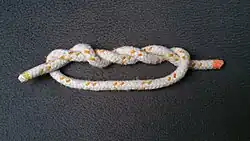 Тройной простой узел:32, Threefold overhand knot.Кноп, большой, скорее декоративный, чем практичный.