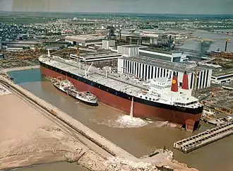 Строящийся танкер Batillus в доке