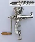 Ручная шнековая соковыжималка