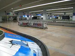 Терминал 2, зал прибытия, багажное отделение