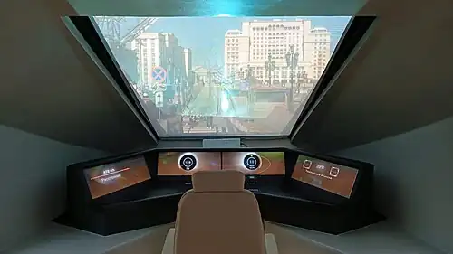 Фронтальный вид из-за спины машиниста