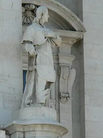 Бермундо I Дьякон. Мраморная статуя на северном фасаде Пласа Ориенте в Мадриде