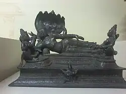 Вишну, возлежащий под наклоном на Ананта-шеше, с Шри-деви и Бху-деви