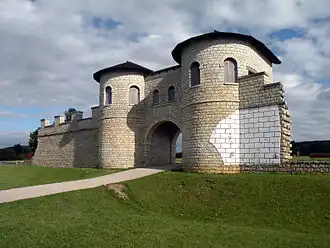 Реконструкция ворот римского лагеря.