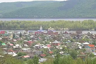 Вид на храмовый комплекс с ж/д станции Канал