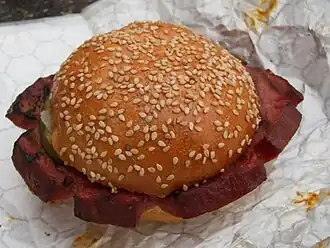 Сэндвич с барбекю-болонья