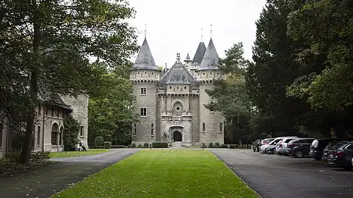 Фасад замка со стороны входа