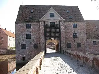 Бывший торхаус замка в форбурге