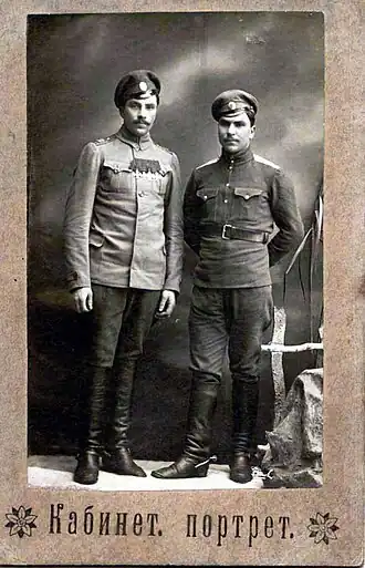 Л. И. Борщ на фотографии слева