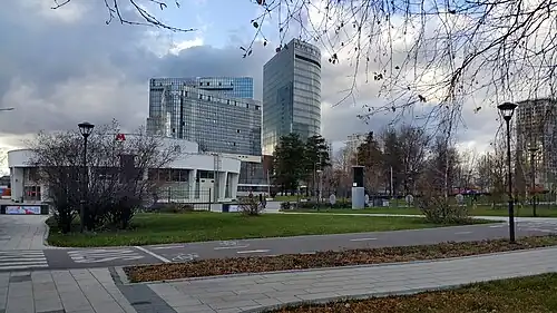 Вид на южный вестибюль от входа в парк «Сад будущего», 28 октября 2019&nbsp;г.