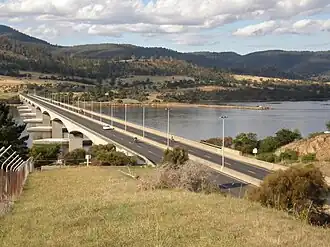 Мост Боуэн-Бридж — вид с западного берега