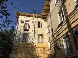 Дом 54/47 на углу Боевой и улицы Николая Островского, вид со двора