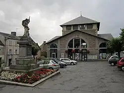 Площадь перед галлами XIX века