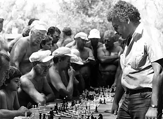 Э. М. Будович даётсеанс одновременной игры