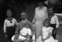 Слева направо: Бурхард, Оскар (отец), Вильгельм Карл, Инна-Мария (мать), Герцелейда и Оскар