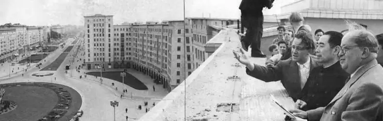 Эберт-младший и премьер Госсовета КНР Чжоу Эньлай на строительстве в Берлине, 24 июля 1954 года.