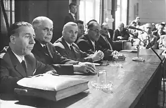 Юргинис (третий слева) с группой советских, восточногерманских и чехословацких учёных. ГДР, 1963 год