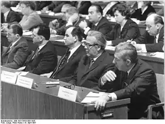 Данелиус (в первом ряду второй спрва)