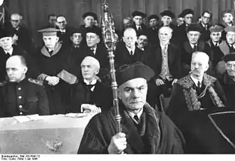 Начальник Отдела народного образования СВАГ генерал-лейтенант П. В. Золотухин и мэр Берлина Артур Вернер (слева) на открытии Берлинского университета, 29 января 1946 года