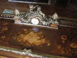 Королевсое бюро. Деталь с часами и маркетри
