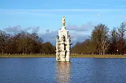 Фонтан Дианы в феврале